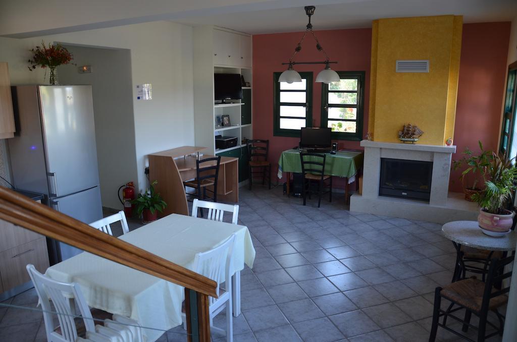 Rena'S House Hotel Kalogria  Exterior photo